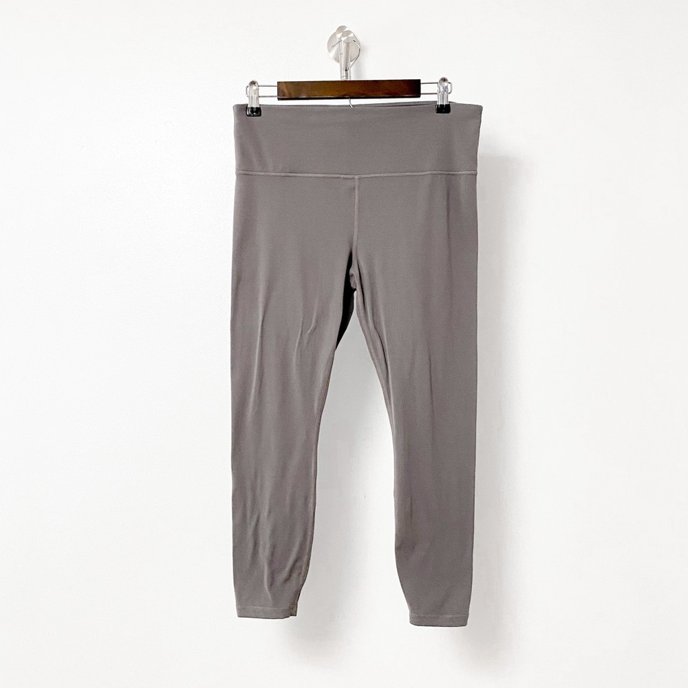 Athleta Chaturanga High Waist Fall Casual Chic Capri‎ Leggings in Gray Large